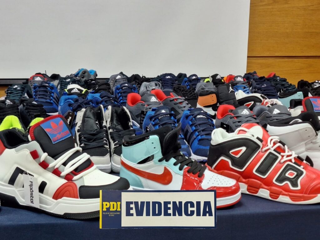 Captura de WhatsApp relacionada con Incautación masiva de zapatillas falsificadas en Valparaíso