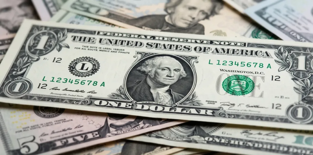 Dólar bajo los $900: El efecto del Supercobre en Chile