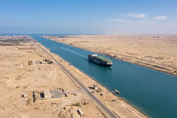 Doble alerta en rutas globales: Suez sube sus recargos y Panamá restringe el calado por El Niño