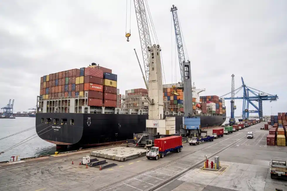 Iquique le saca ventaja a los megapuertos: cierra el semestre con carga y contenedores en alza